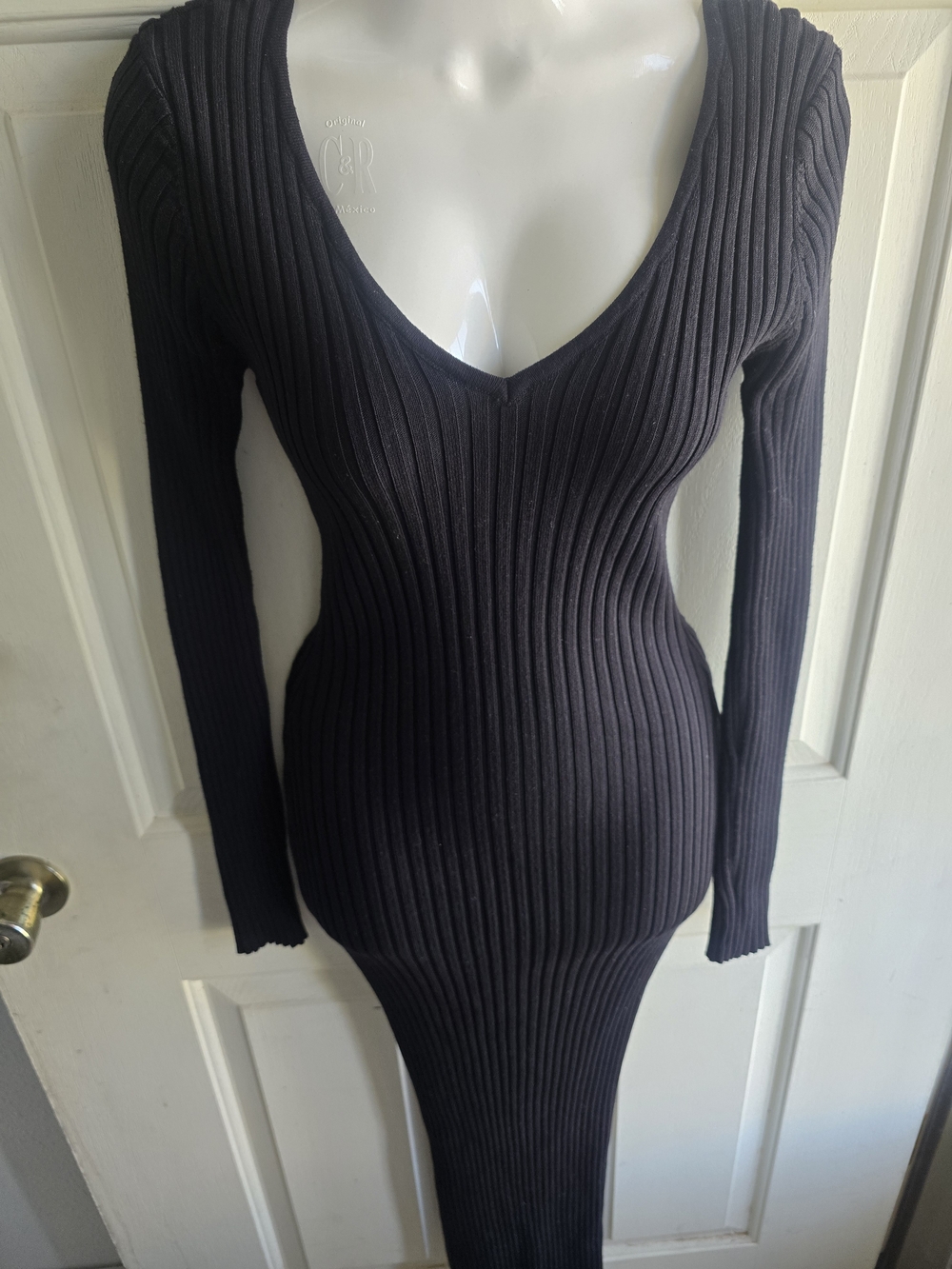 Black Ribbed V-Neck Long Sleeve Maxi Dress